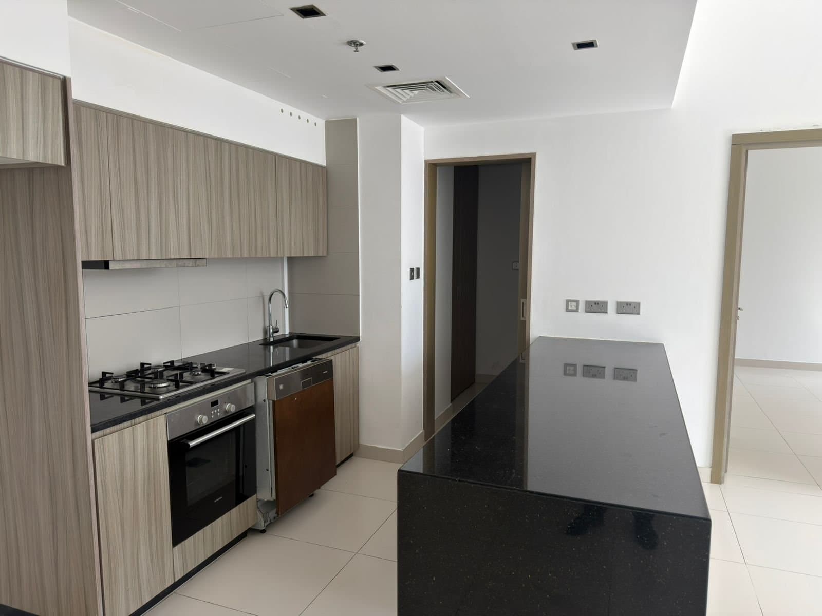Stunning Apartment | Great Location | Spacious, 15