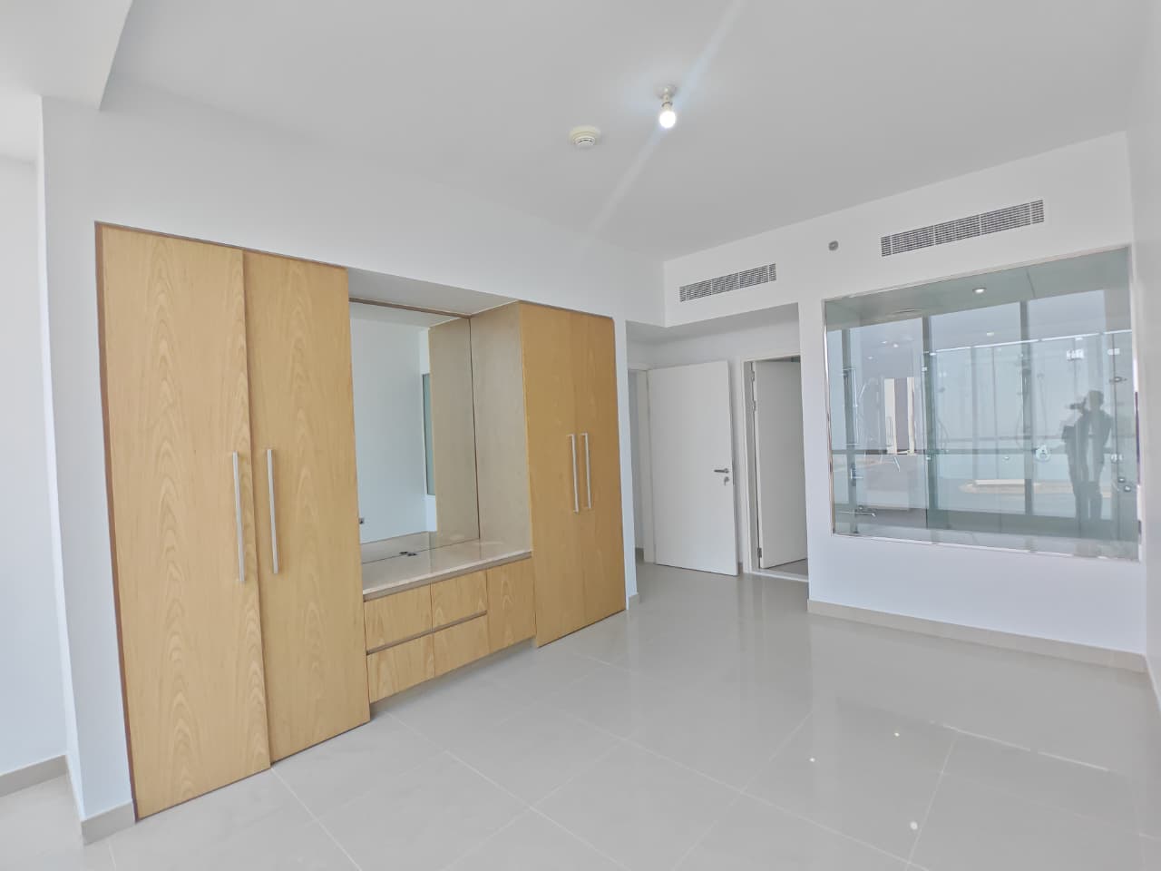 Premium 2BR | Stunning Views | Prime Location — 8