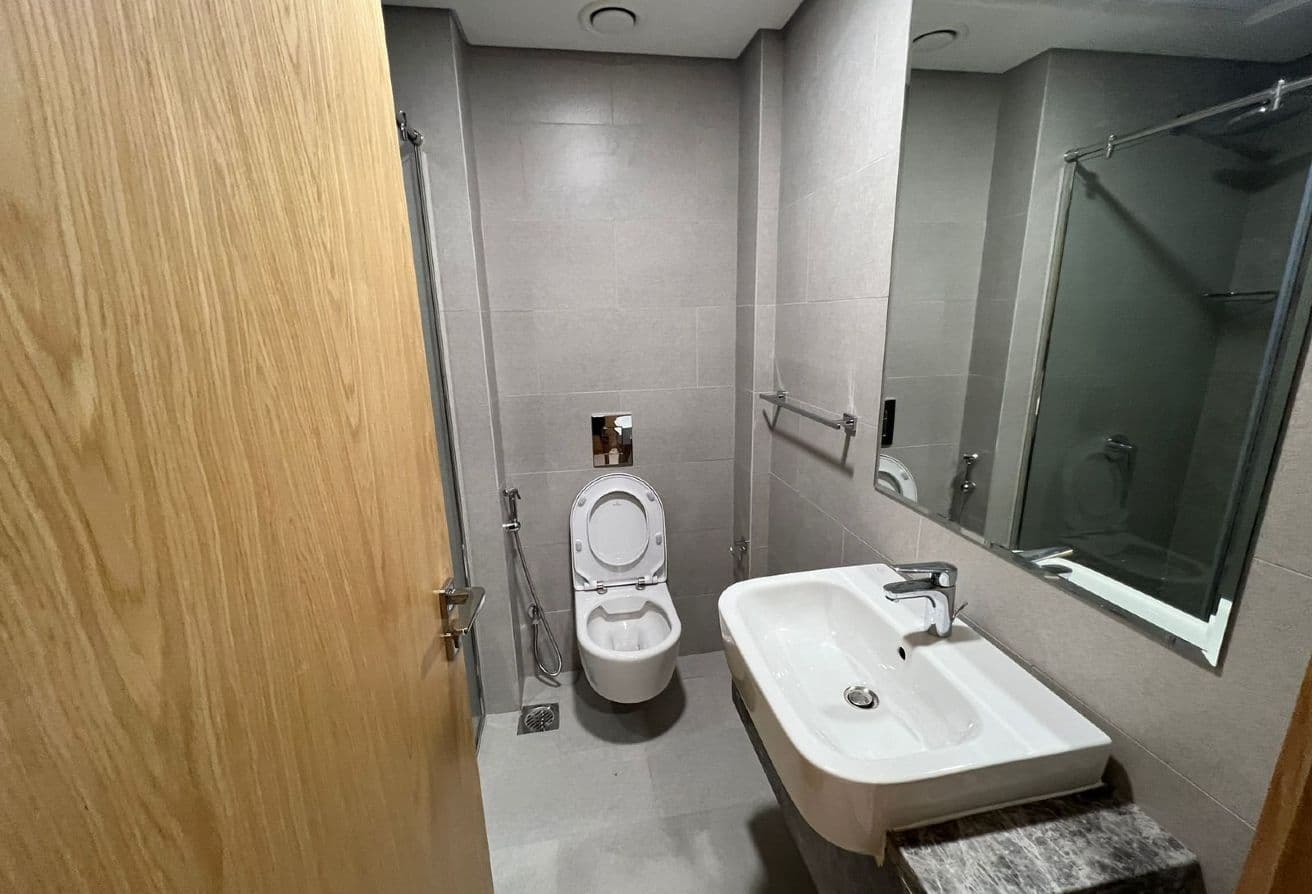 Amazing 1BR | Pool View  | Prime Location — 8
