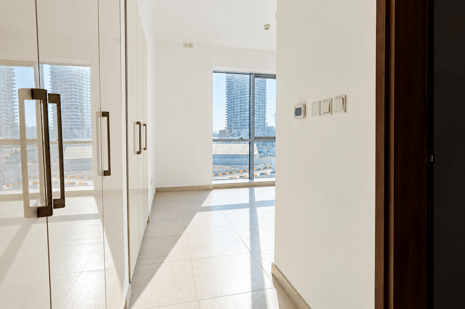 Classic 3+1BR | Street and Back Views | Prime Location, 14