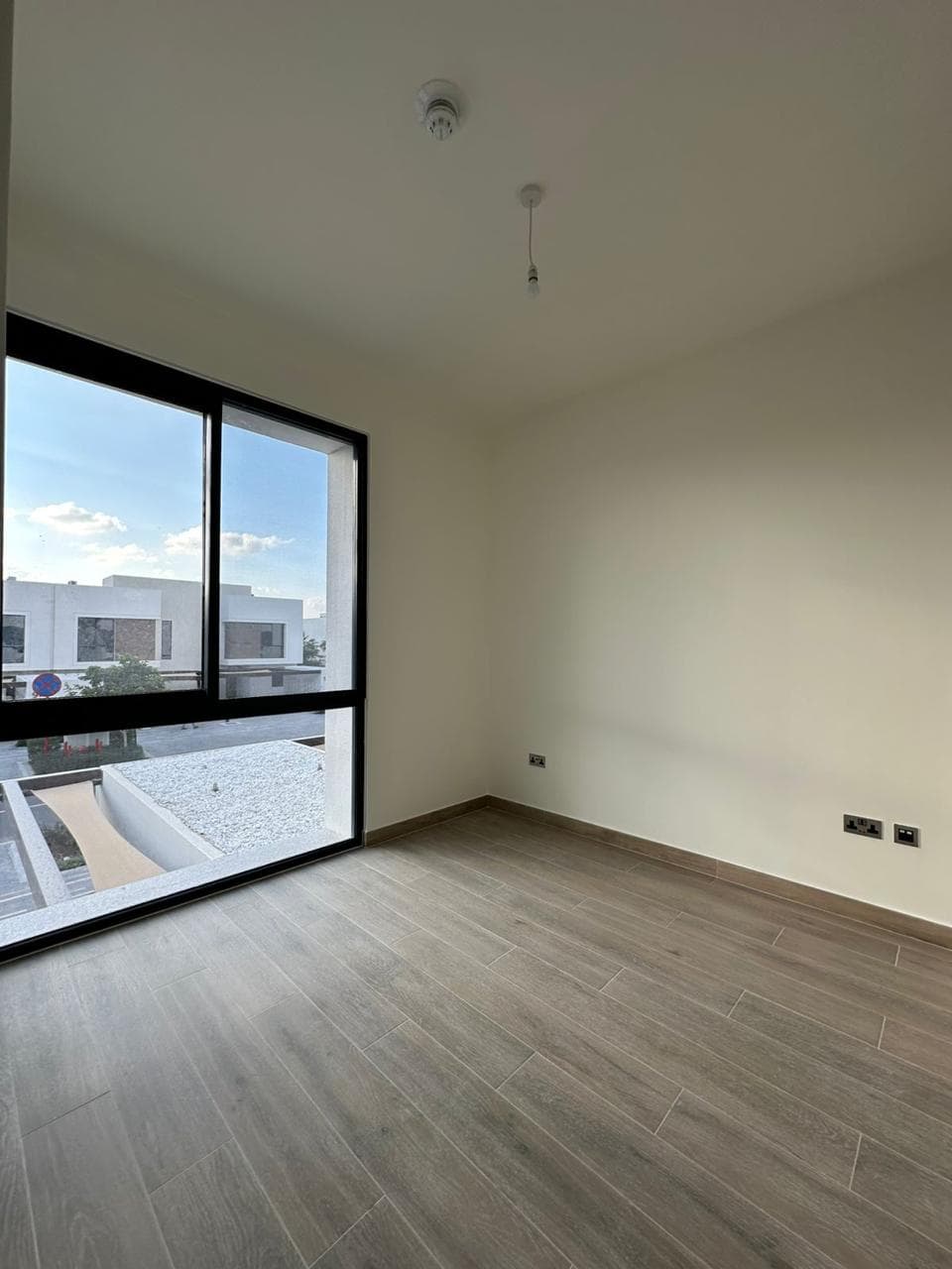 Spacious TH | Luxury Living | Prime Community — 3