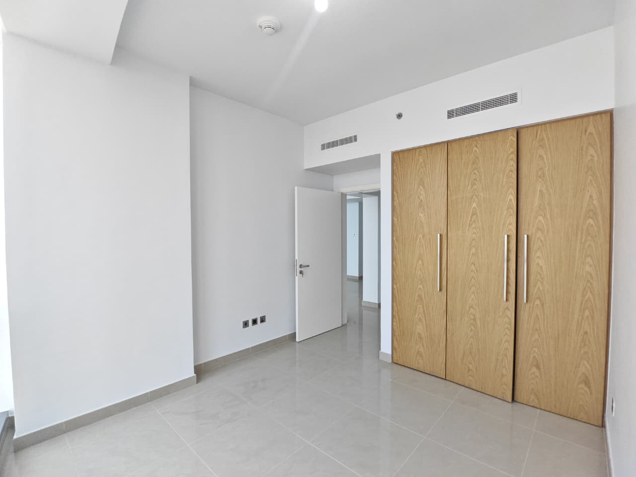 Premium 2BR | Stunning Views | Prime Location — 7