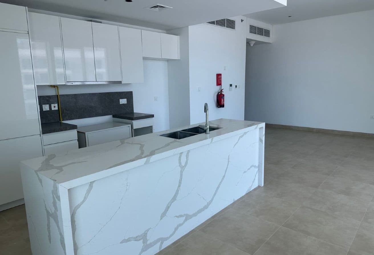 Huge Balcony | Beach Access | Spacious Apt — 3