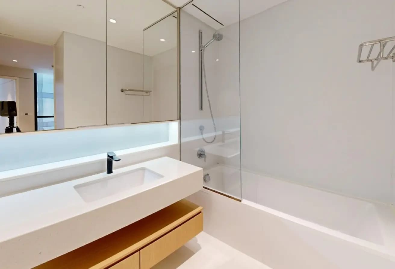 Stunning 1BR | Community View | Prime Location, 5