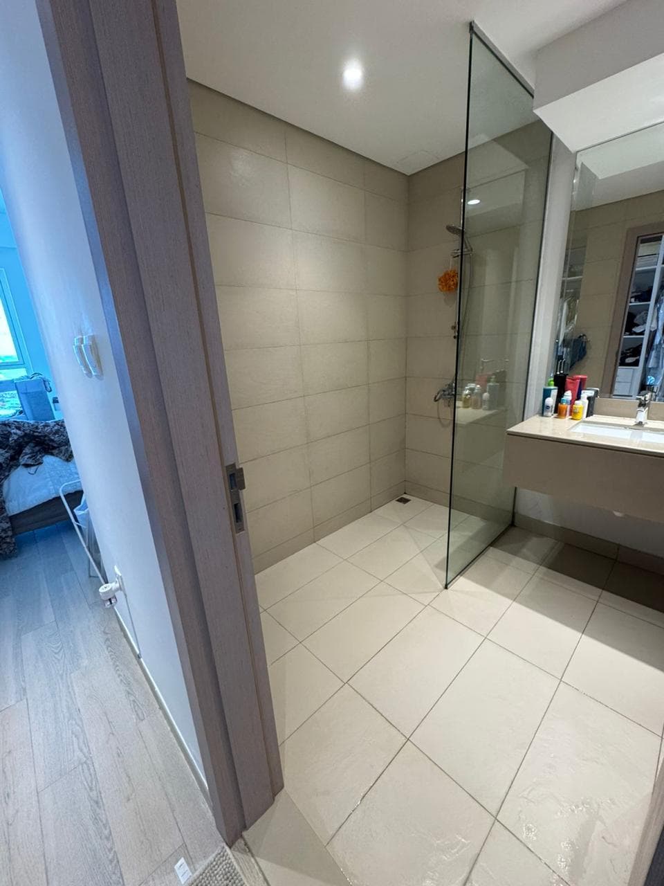 Stunning 3BR+M | Amazing Views | Prime Location — 9