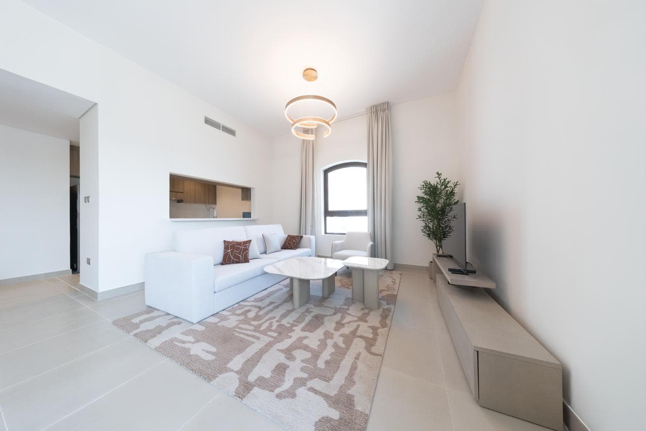Elegant 1BR | Ideal Location | Fully Furnished — 2