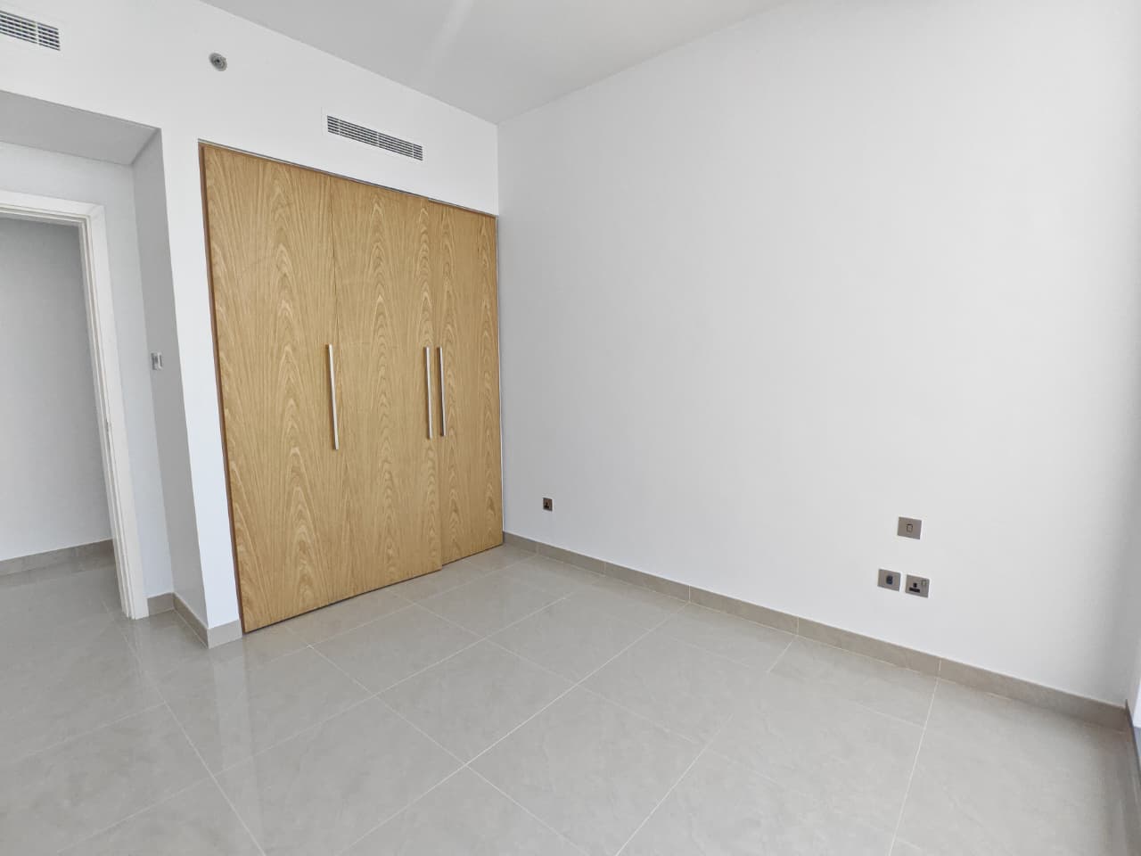 Premium 2BR | Stunning Views | Prime Location — 6