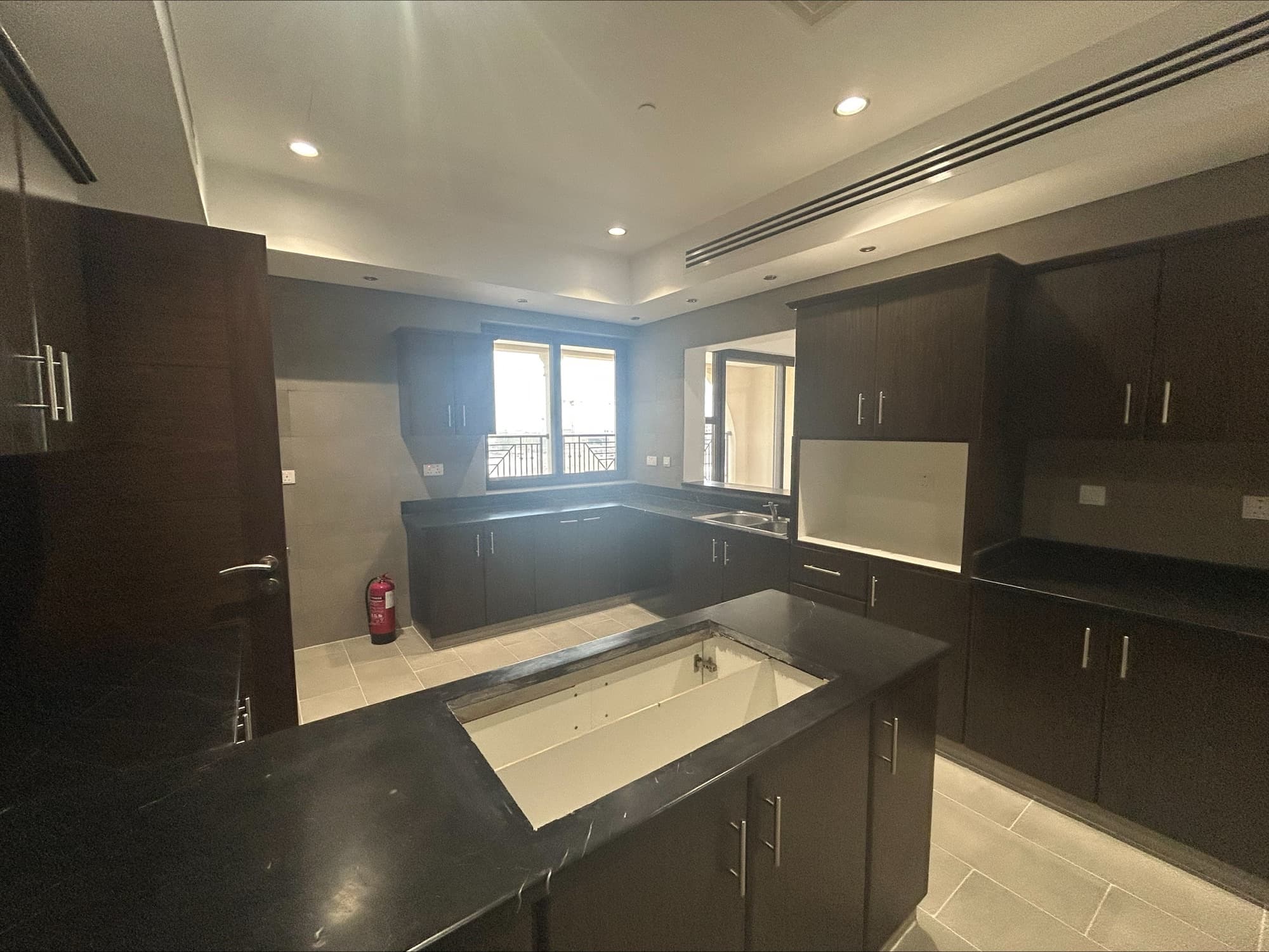 Luxurious Penthouse | Amazing Views | Vacant — 14