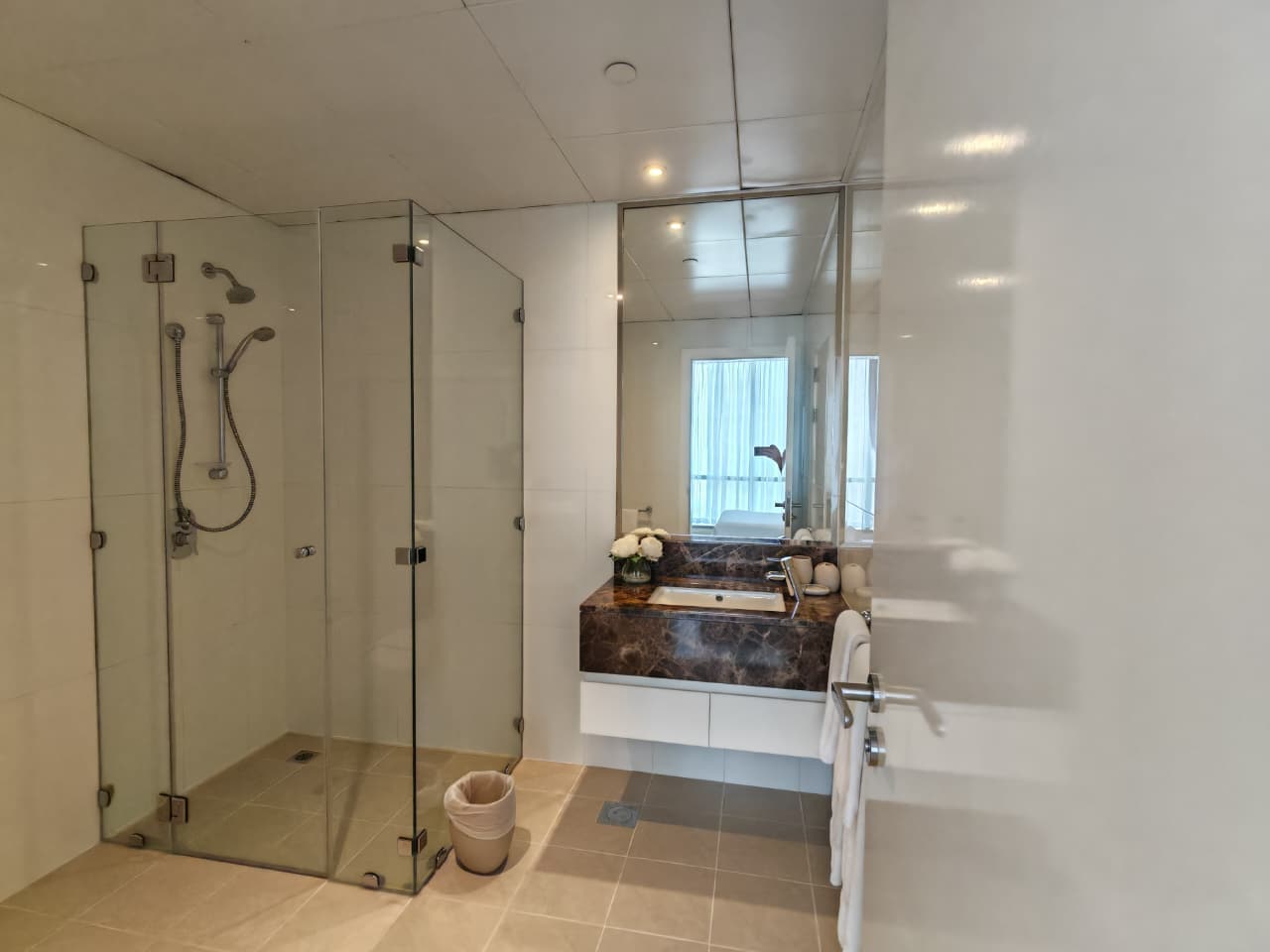 Luxurious 2BR | Amazing Views | Prime Location, 5