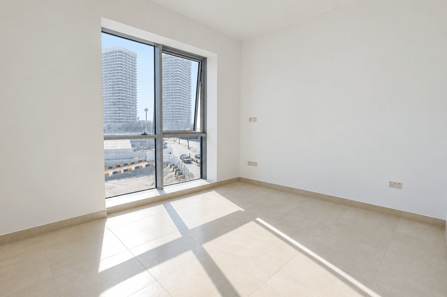 Classic 3+1BR | Street and Back Views | Prime Location, 15
