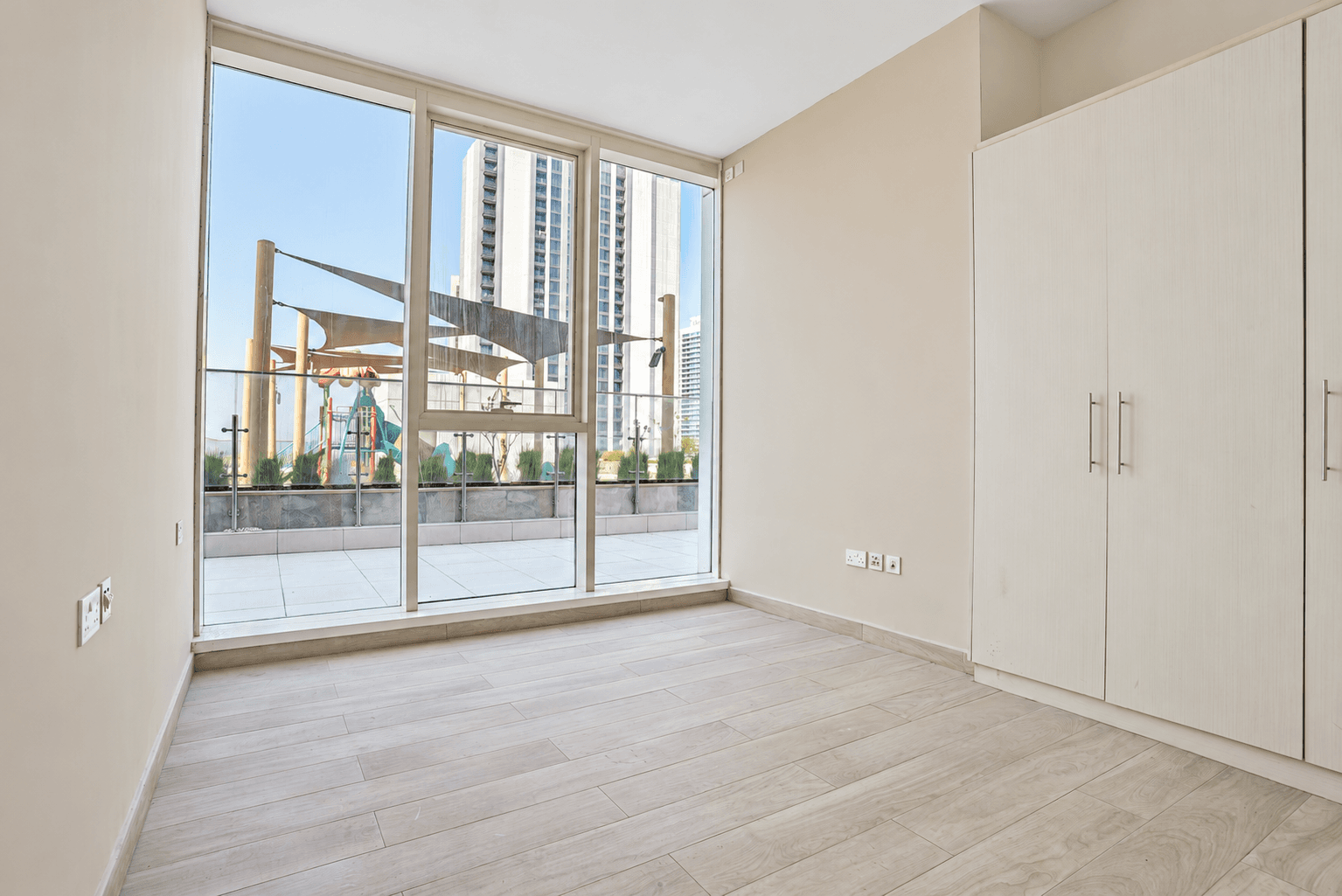 Vacant | Mangrove & Park View | Spacious Layout, 8