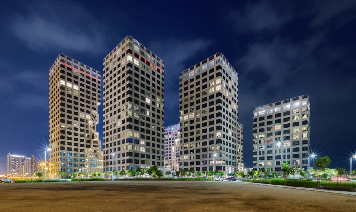 Elegant 1BR | Stunning View | Prime Location — 7
