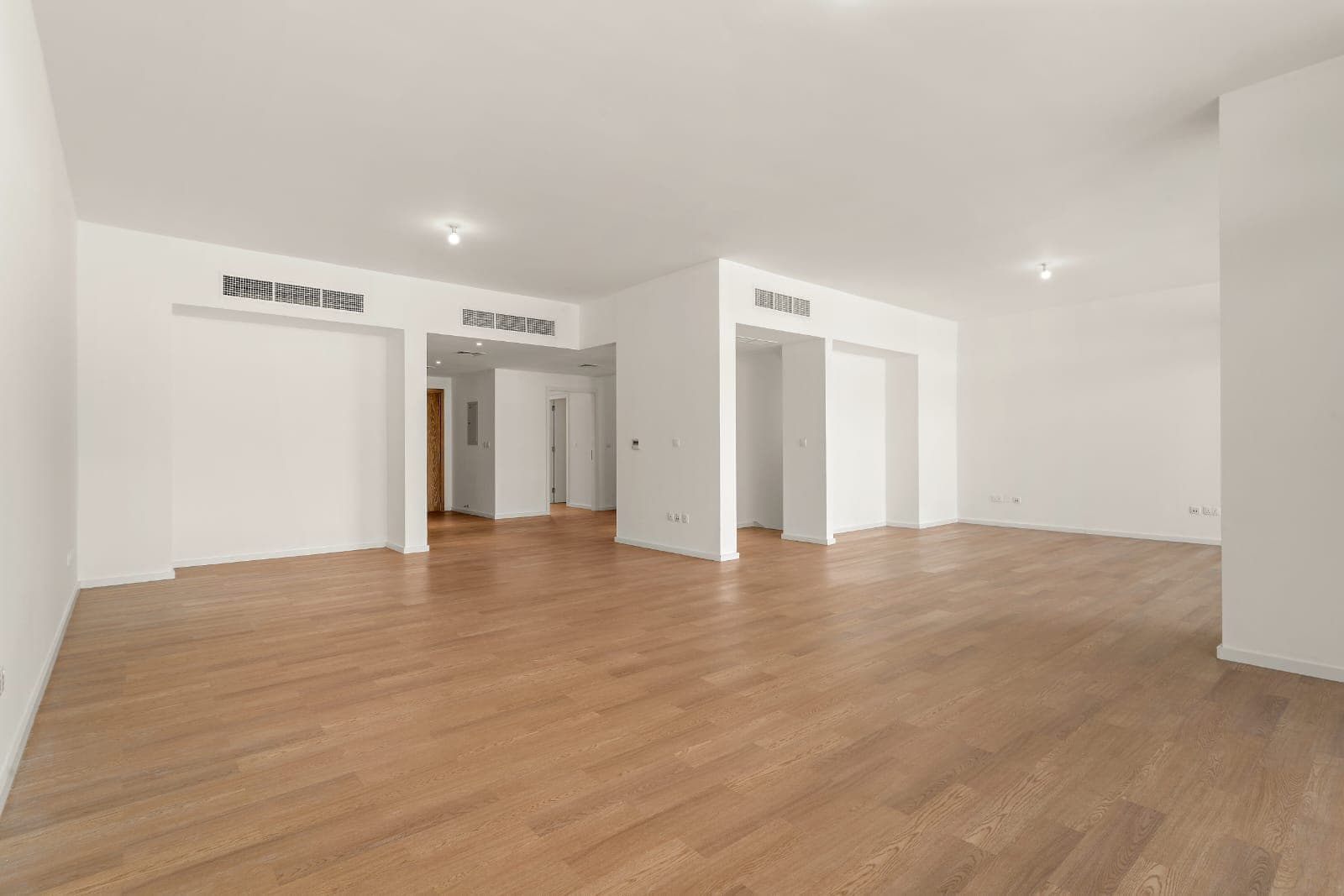 Modern Finishing | Great Community | Big Villa