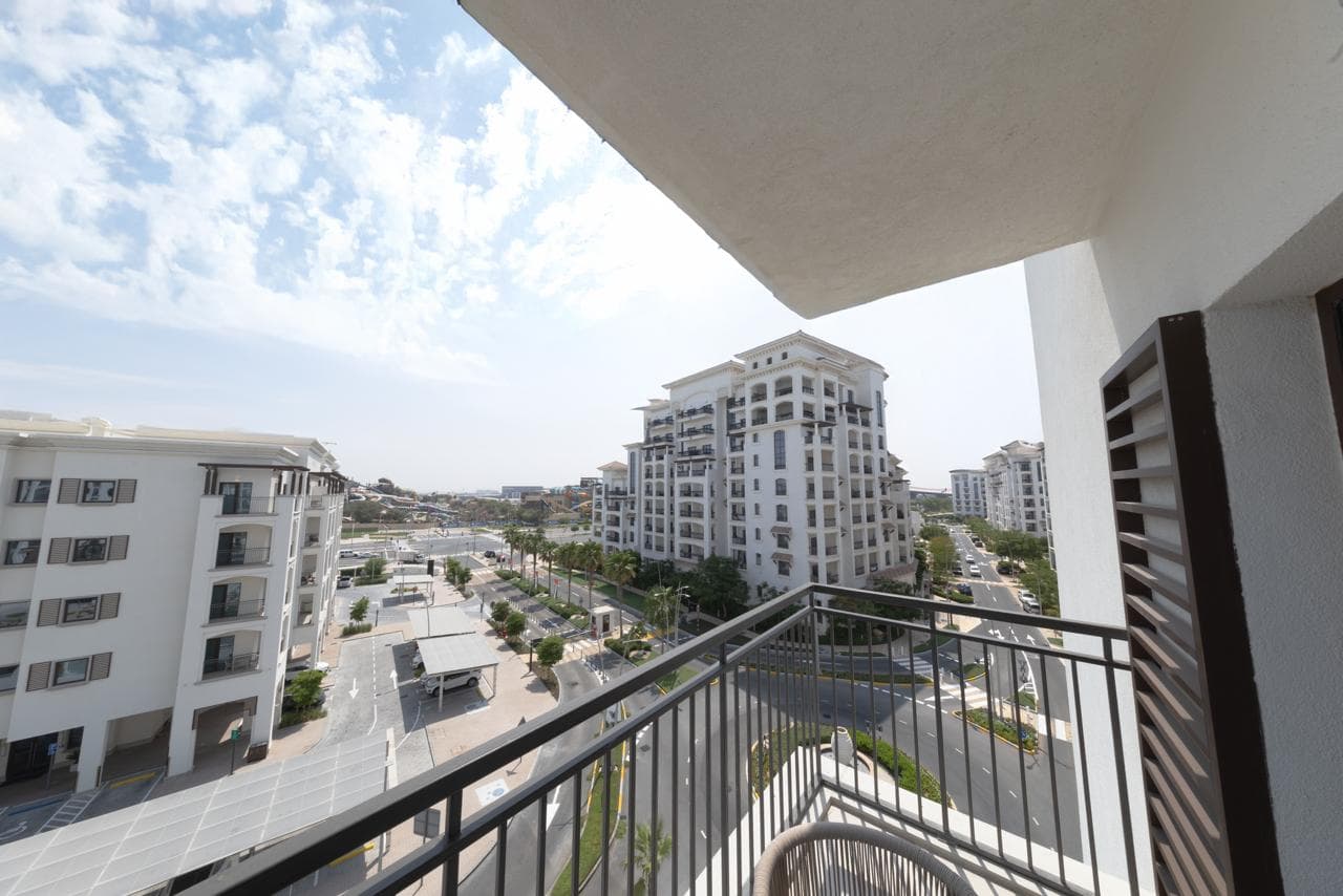 Elegant 1BR | Ideal Location | Fully Furnished — 12
