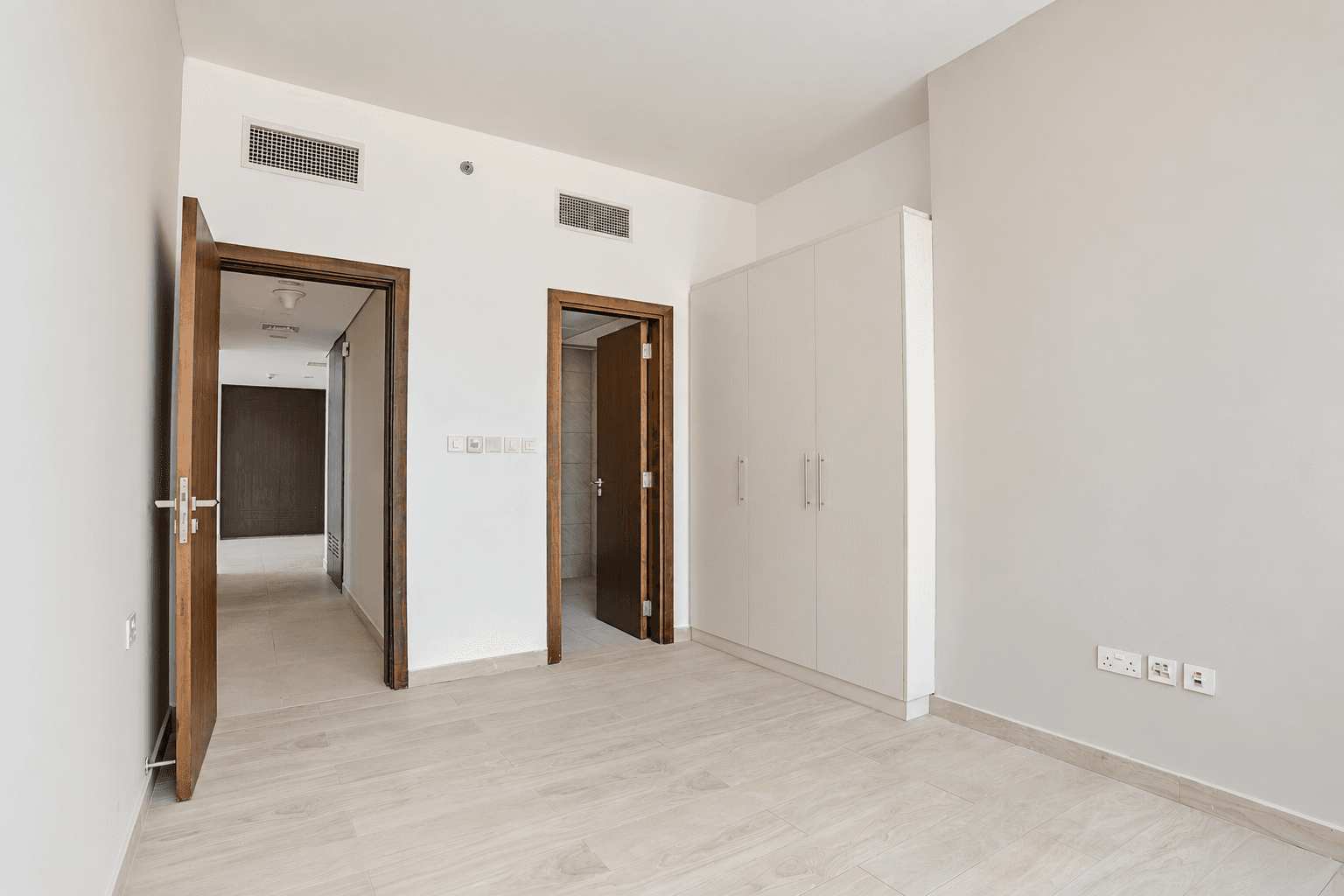 Park & Community Views | Vacant | Prime Location, 6
