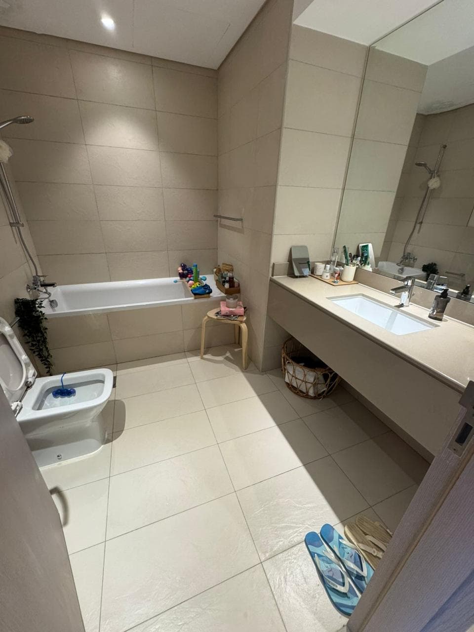 Stunning 3BR+M | Amazing Views | Prime Location — 10