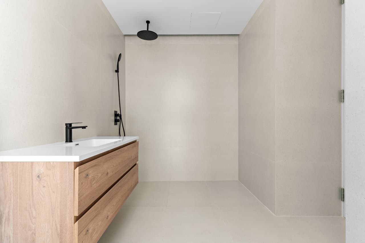 Modern 2BR | Sea View | Prime Location, 10