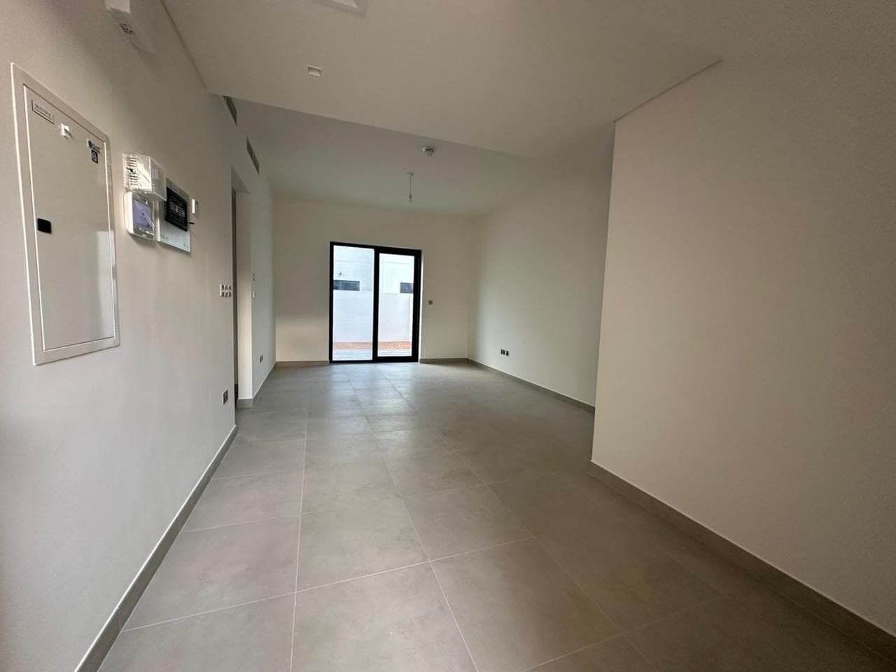 Spacious TH | Luxury Living | Prime Community — 2