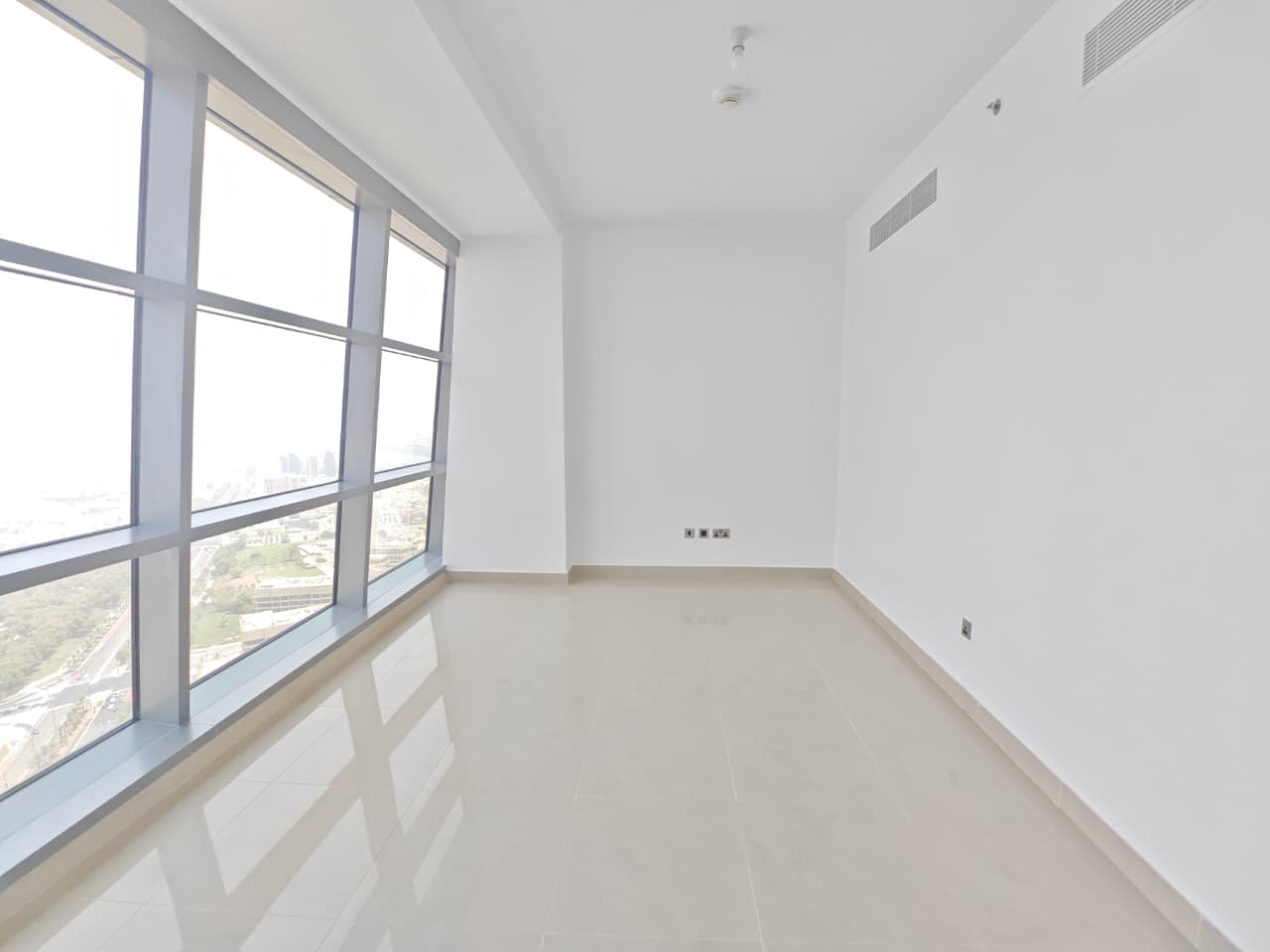 Premium 2BR | Stunning Views | Prime Location — 3