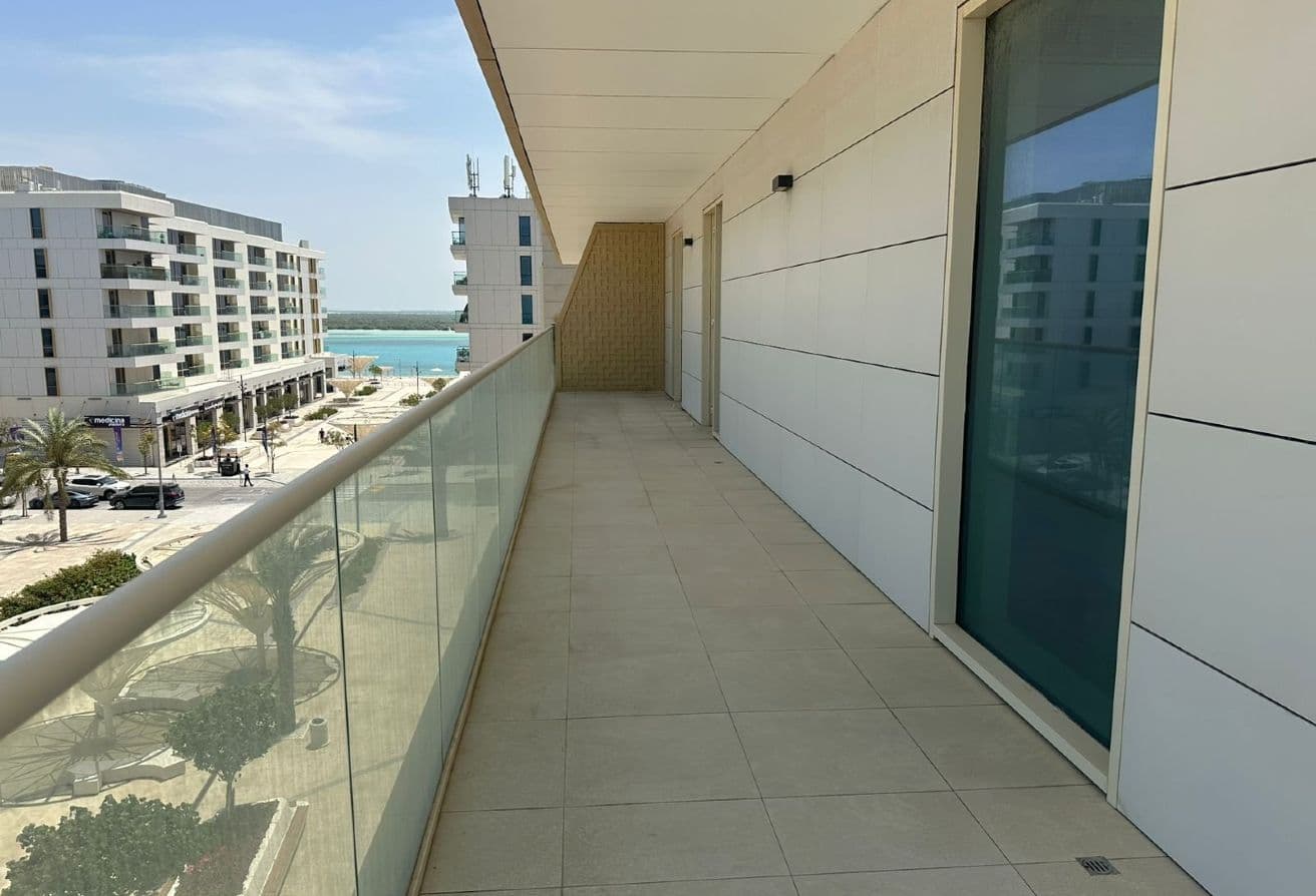 Huge Balcony | Beach Access | Spacious Apt — 16