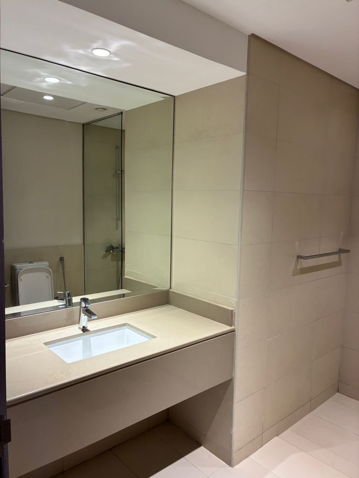 Stunning Canal View | Un-Furnished | Prime Loc, 9