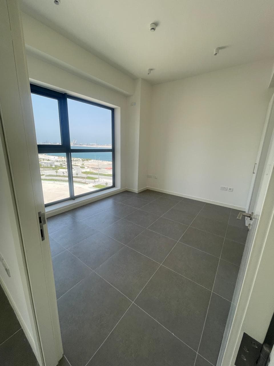 Elegant 1BR | Stunning View | Prime Location — 3