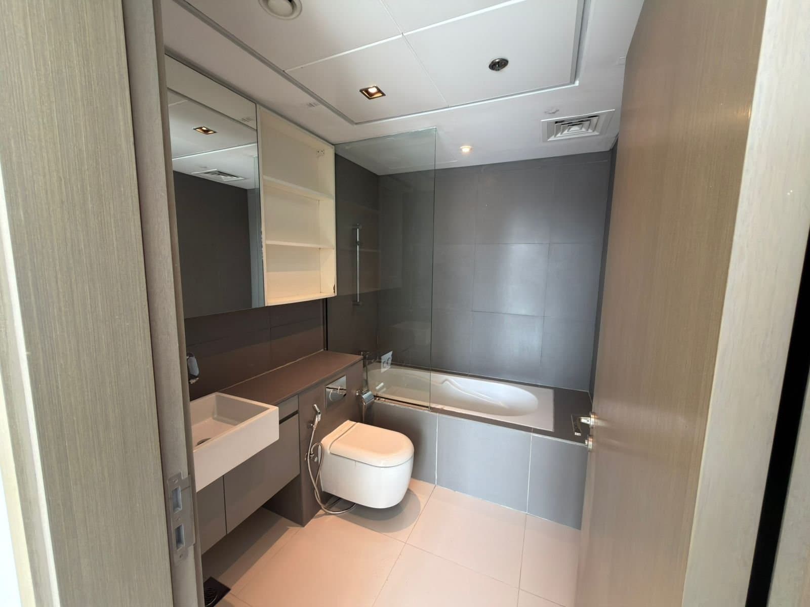 Stunning Apartment | Great Location | Spacious, 18