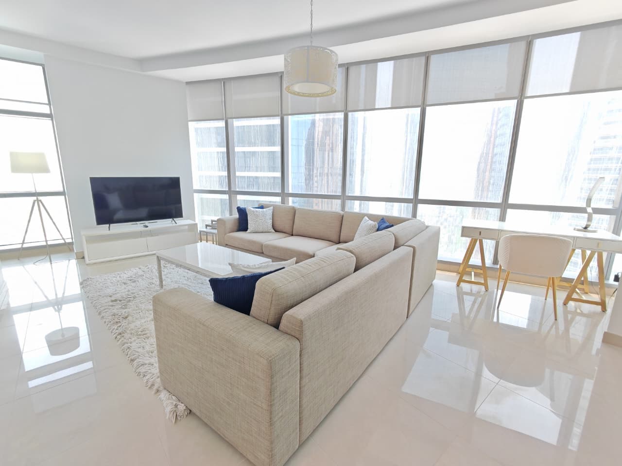 Luxurious 2BR | Amazing Views | Prime Location, 2