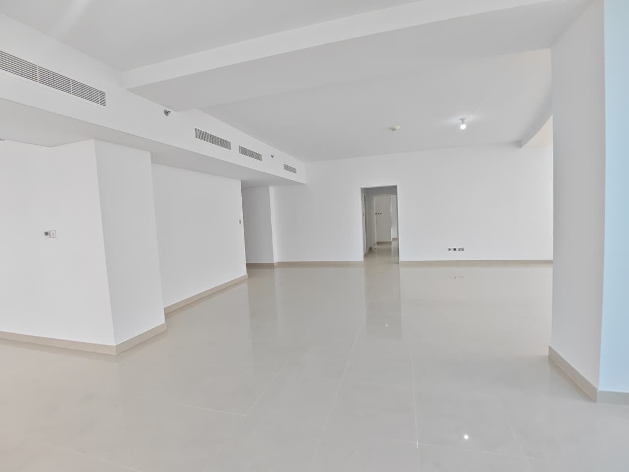Premium 2BR | Stunning Views | Prime Location — 4