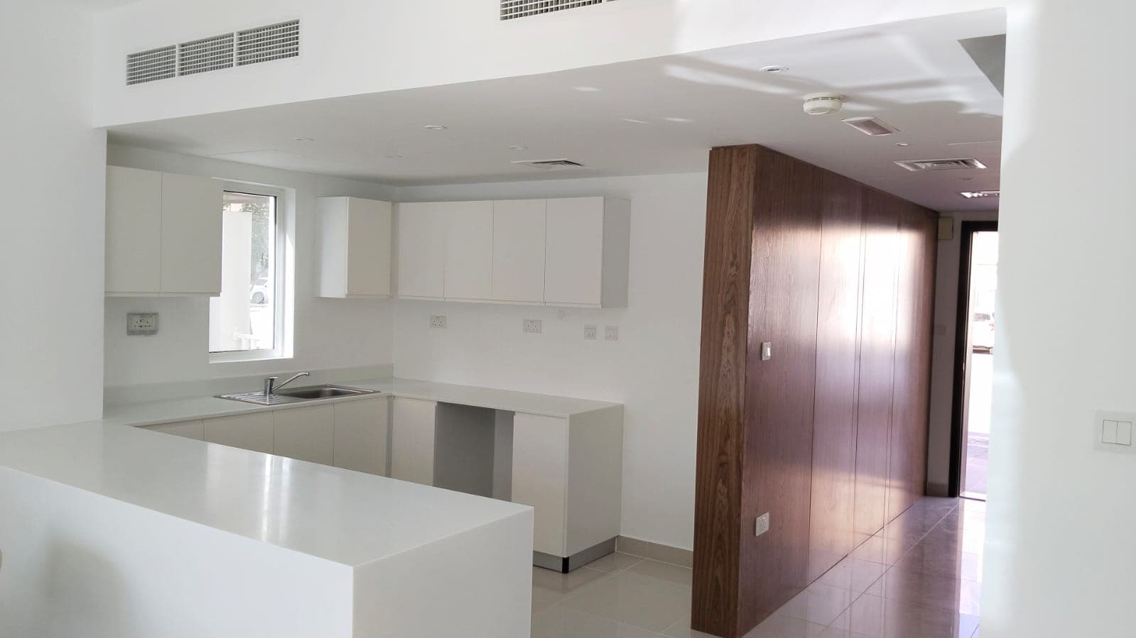 Stunning 3BR Villa | Peaceful Community | Vacant — 3