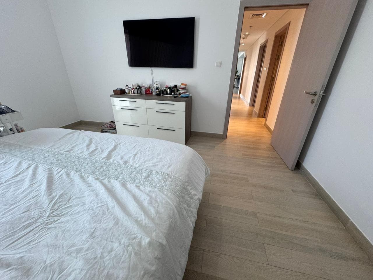 Stunning 3BR+M | Amazing Views | Prime Location — 3