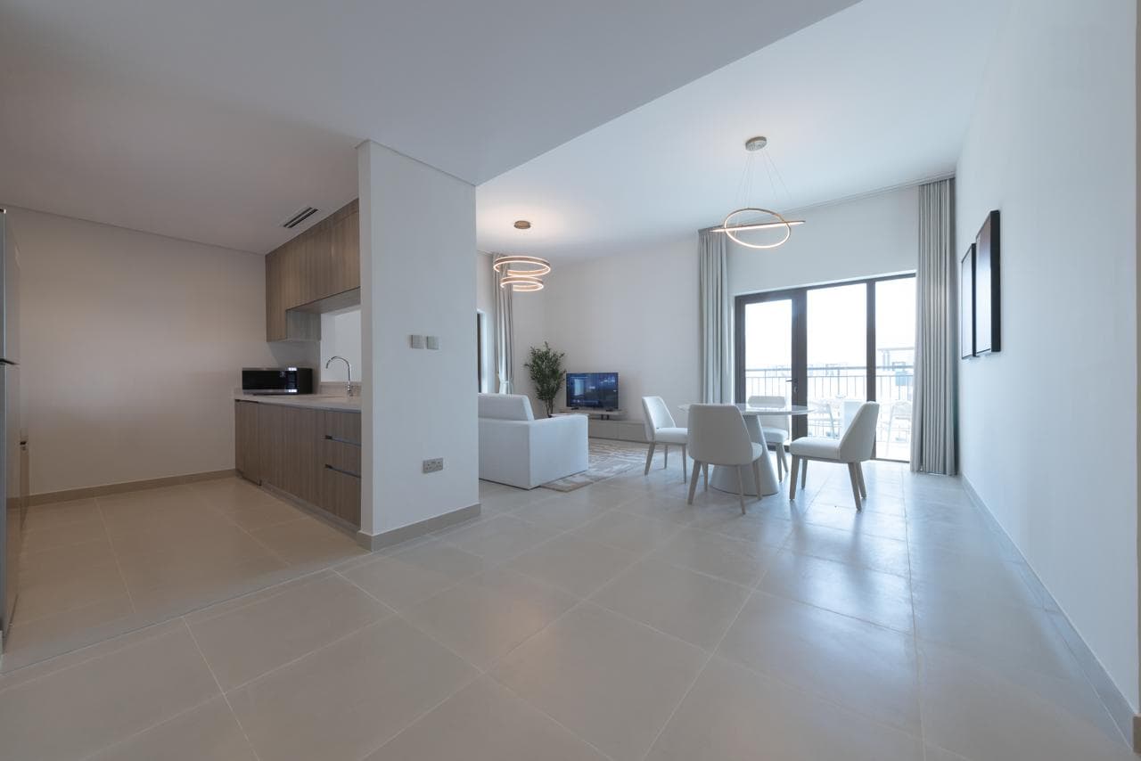 Elegant 1BR | Ideal Location | Fully Furnished — 3