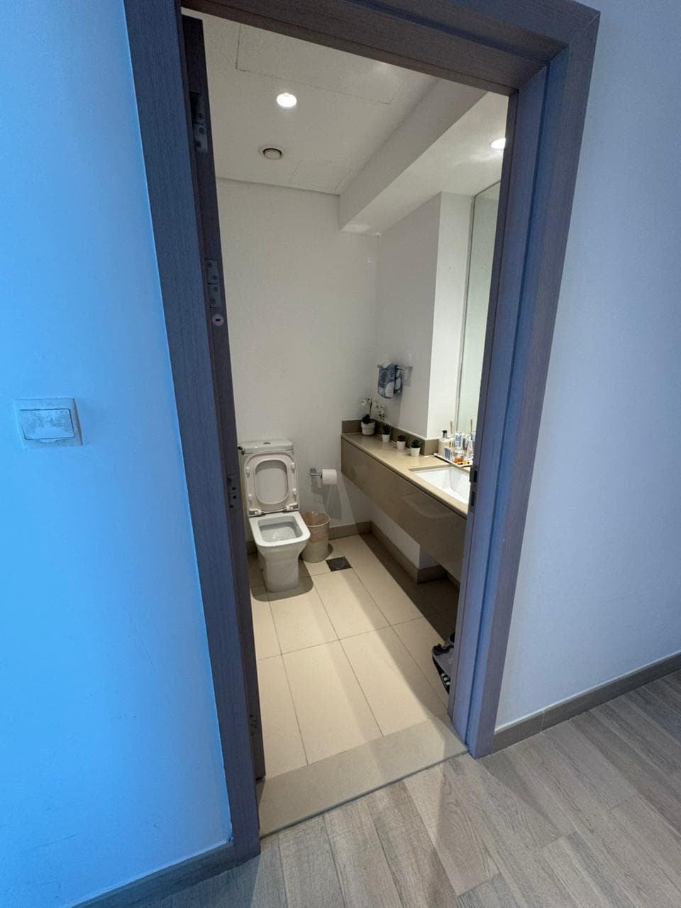 Stunning 3BR+M | Amazing Views | Prime Location — 12