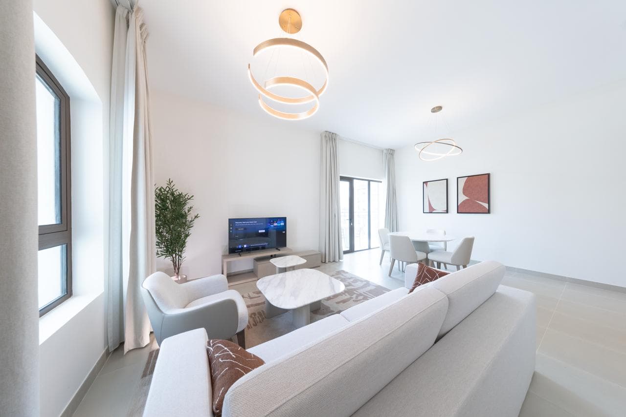 Elegant 1BR | Ideal Location | Fully Furnished — 4