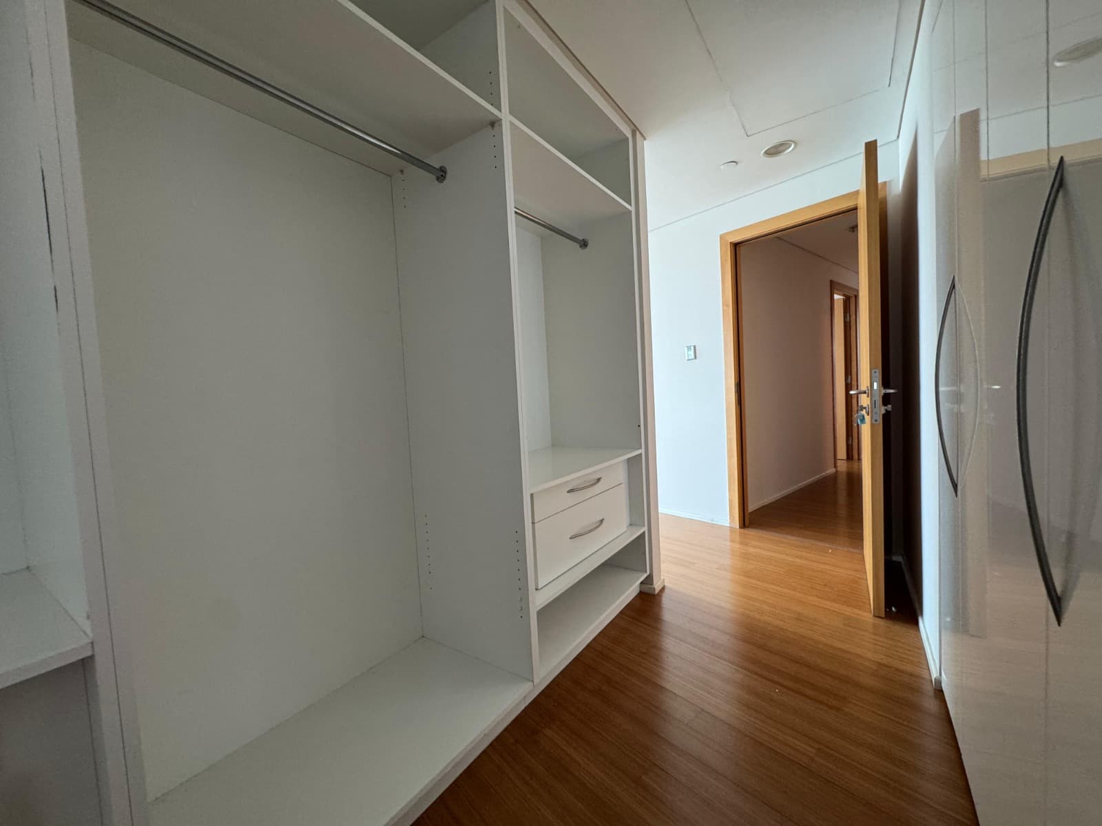 Full Sea View | Spacious 3BR | Prime Location, 6