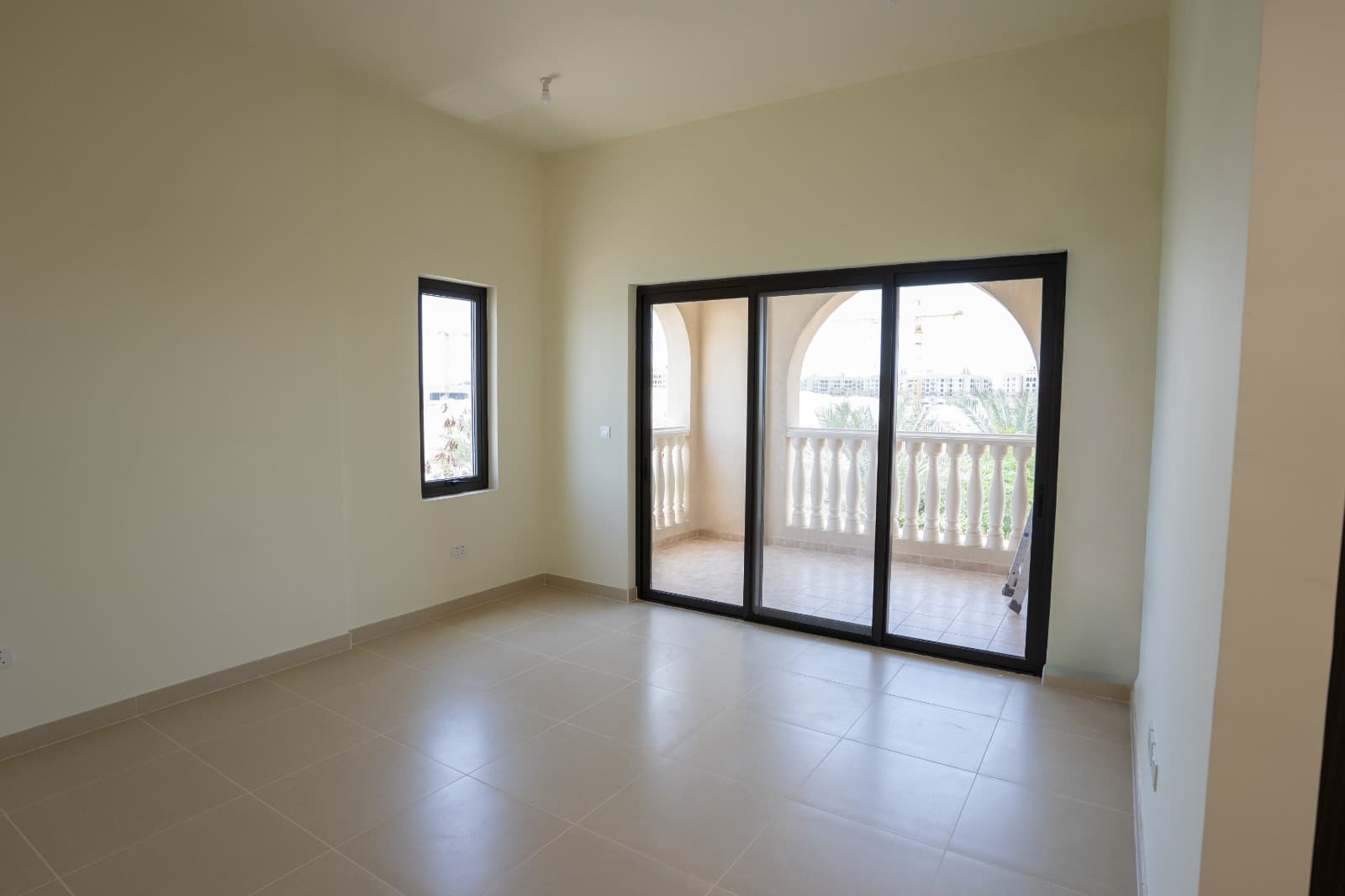 Spacious 3BR | Luxury Living | Ideal Location — 7