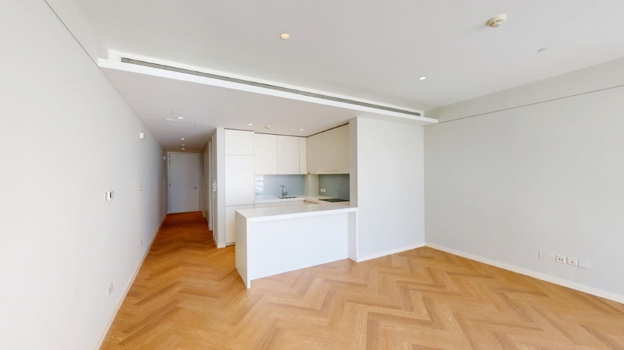 Stunning 1 BR | Community View | Prime Location