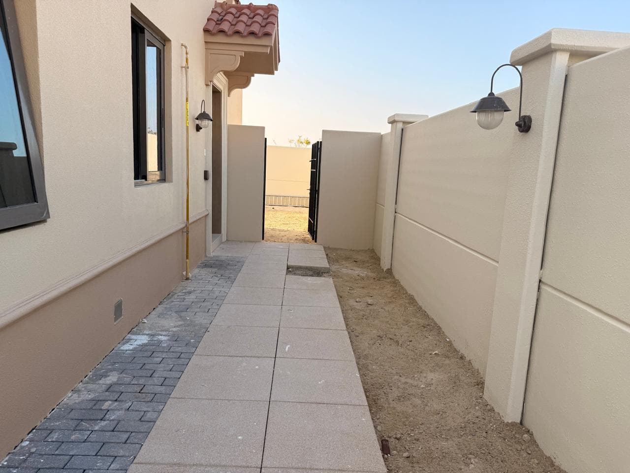 Single Row | Stunning 2BR TH | Prime Location — 12