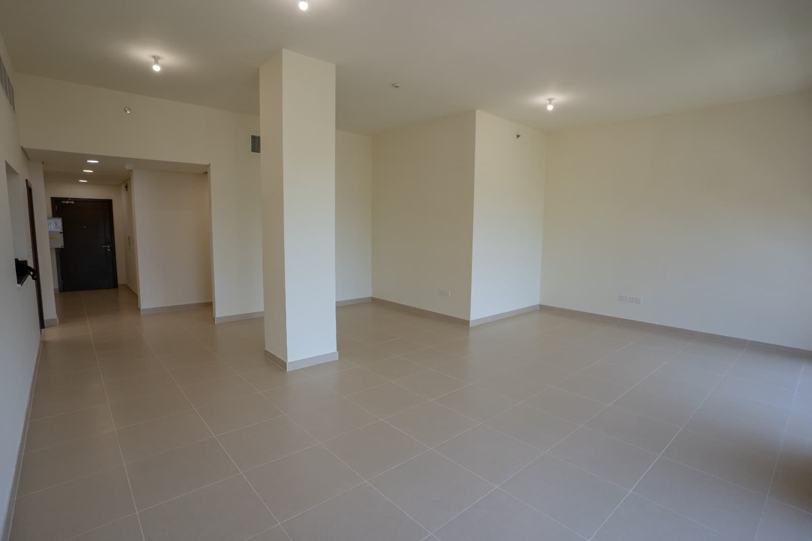 Spacious 3BR | Luxury Living | Ideal Location — 5