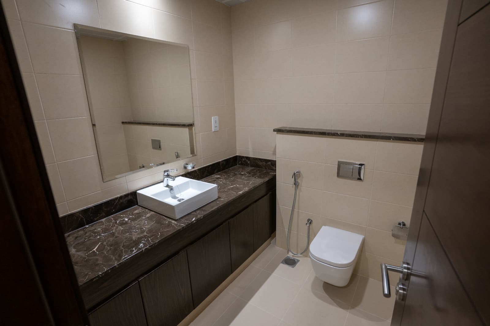 Spacious 3BR | Luxury Living | Ideal Location — 9