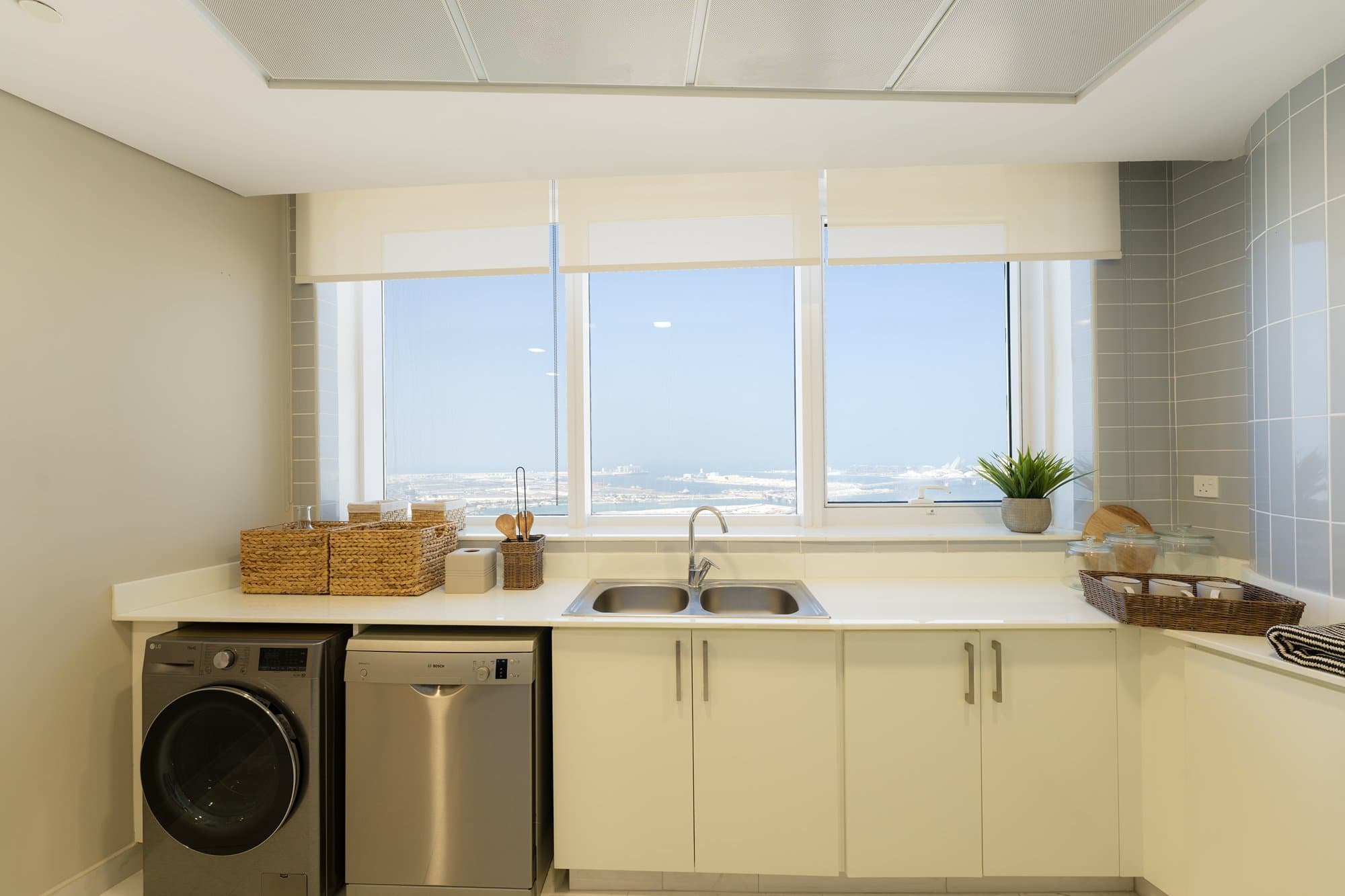 0 Commission | Luxurious Apartment | Vacant, 19