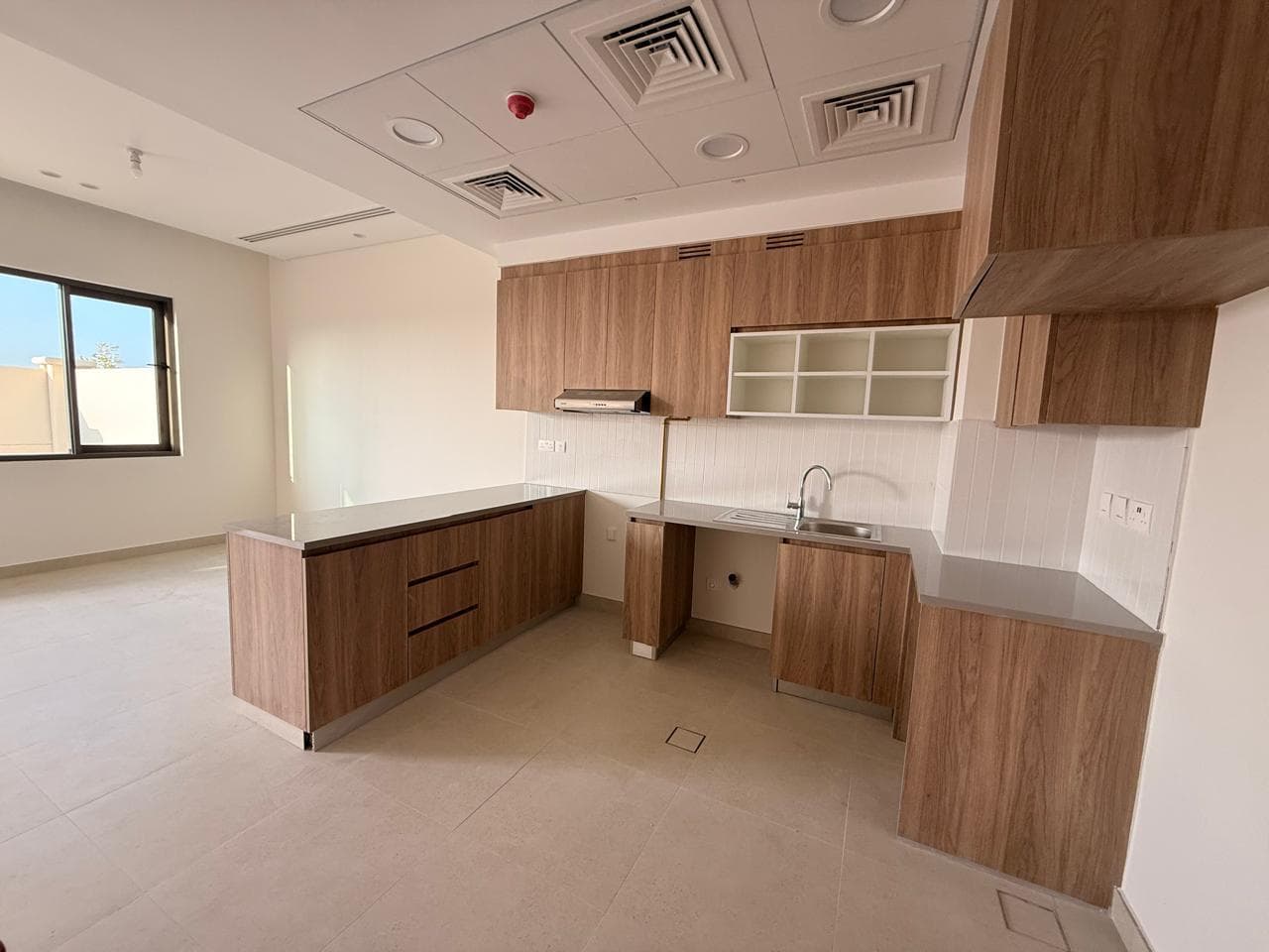 Single Row | Stunning 2BR TH | Prime Location — 4