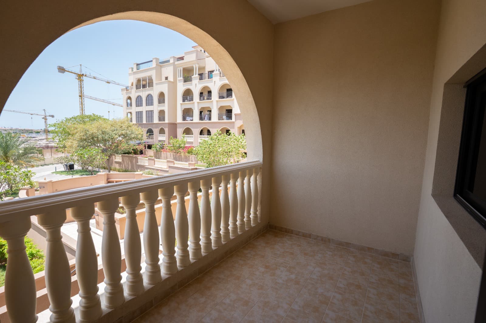 Spacious 3BR | Luxury Living | Ideal Location — 12