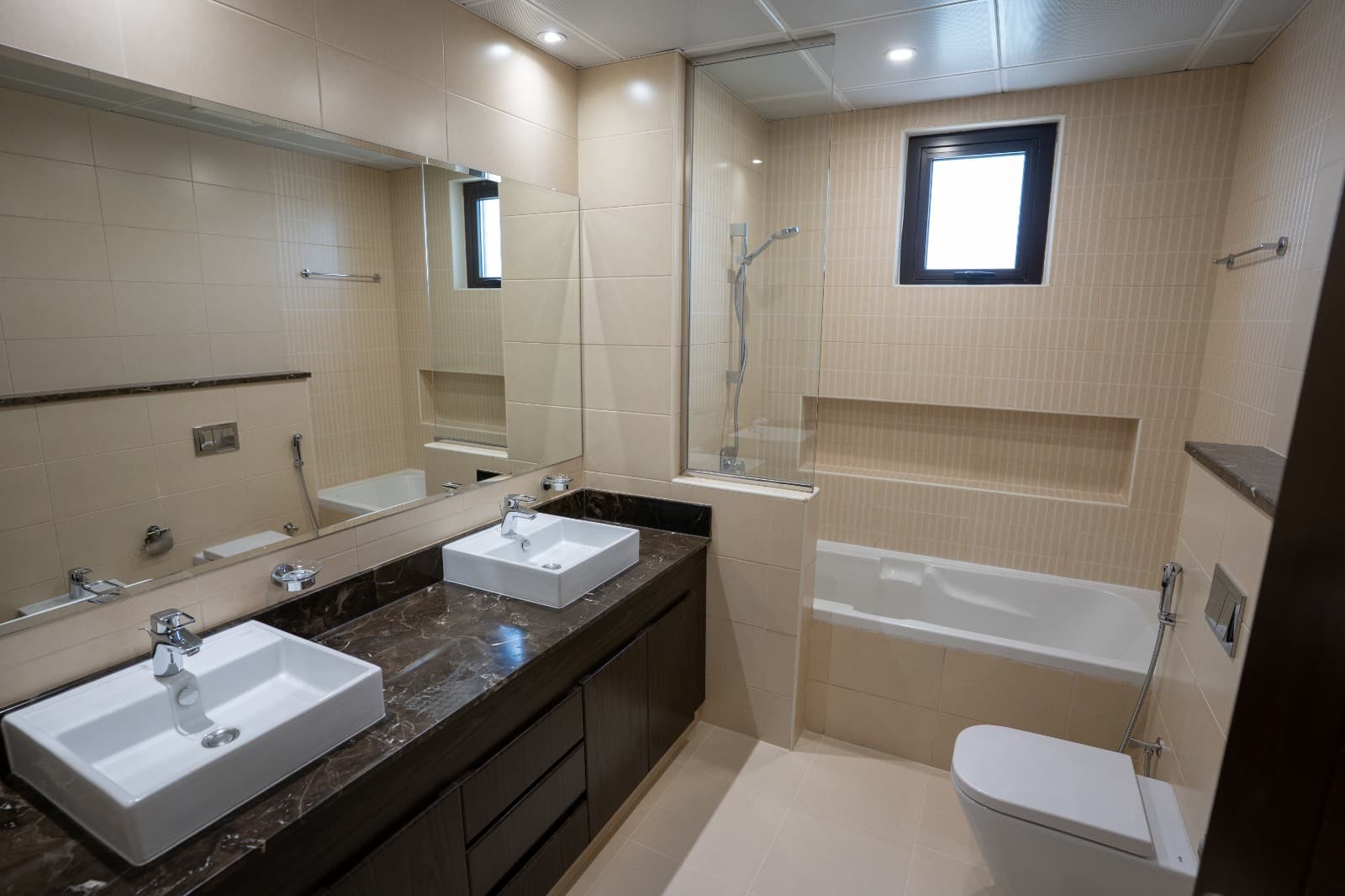 Spacious 3BR | Luxury Living | Ideal Location — 10