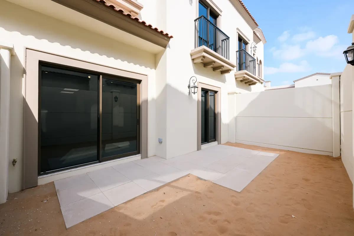 Elegant 3BR+M | Modern Living | Ready to move — 12