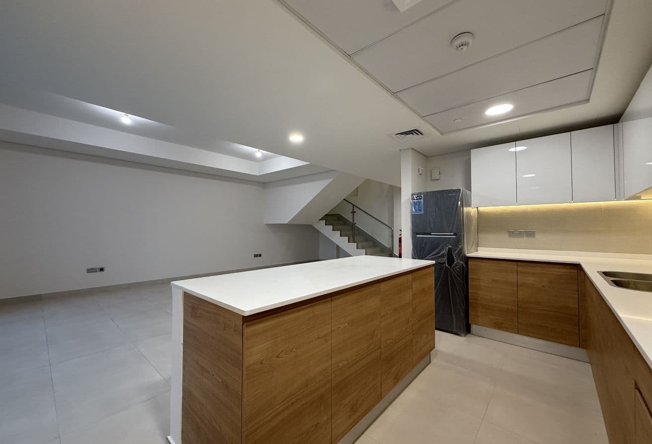 Stunning 2BR+M | Duplex | Great Location — 17