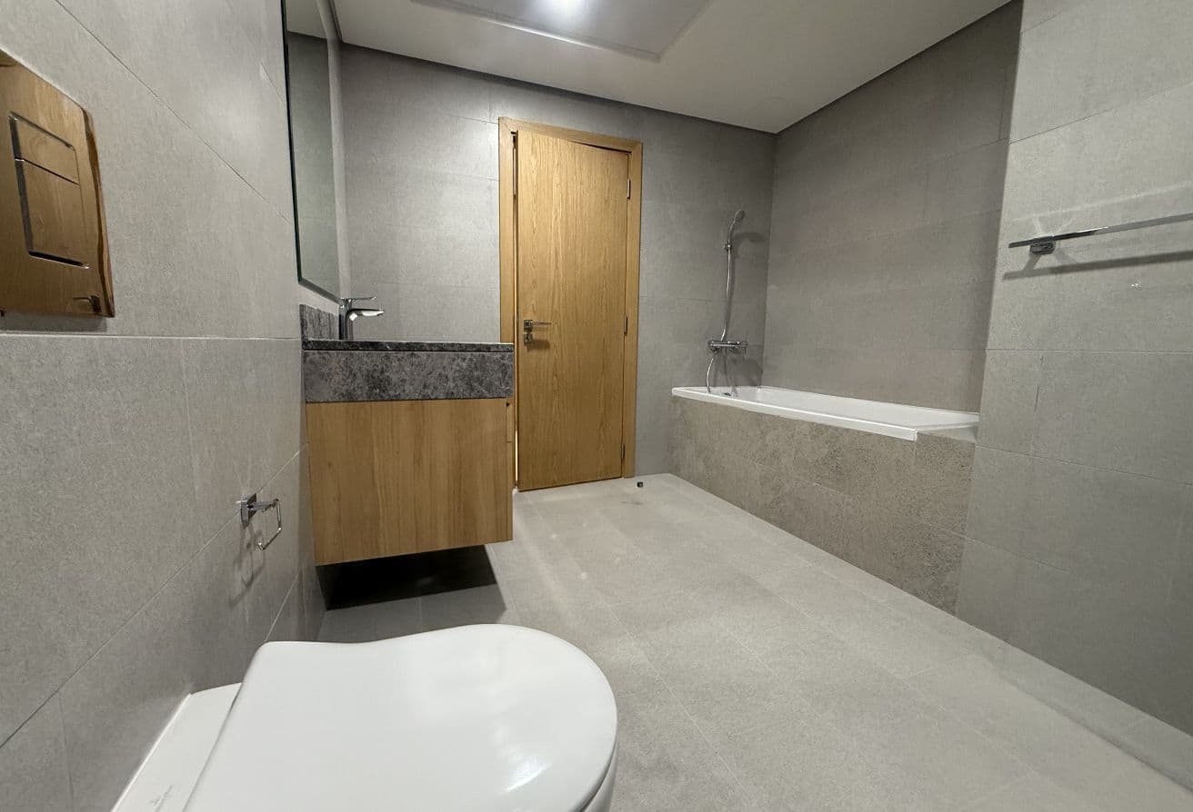 Stunning 2BR+M | Duplex | Great Location — 18