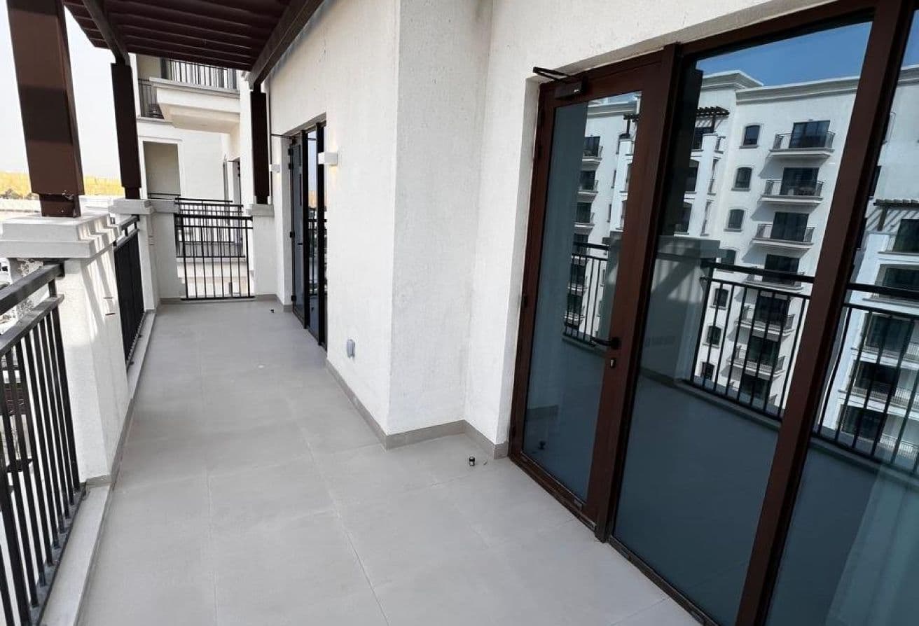 Elegant 2BR+M | Furnished | Stunning Views — 8