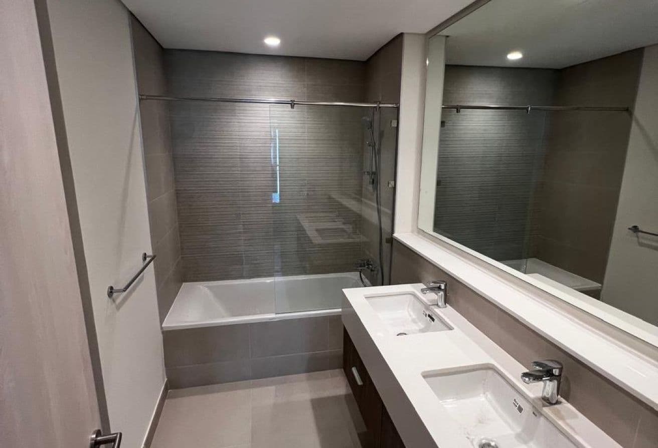 Elegant 2BR+M | Furnished | Stunning Views — 6