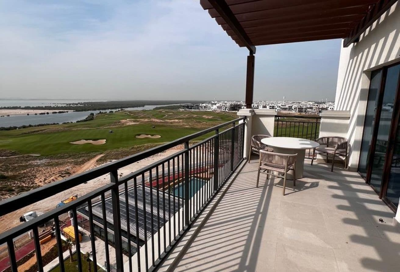 Elegant 2BR+M | Furnished | Stunning Views